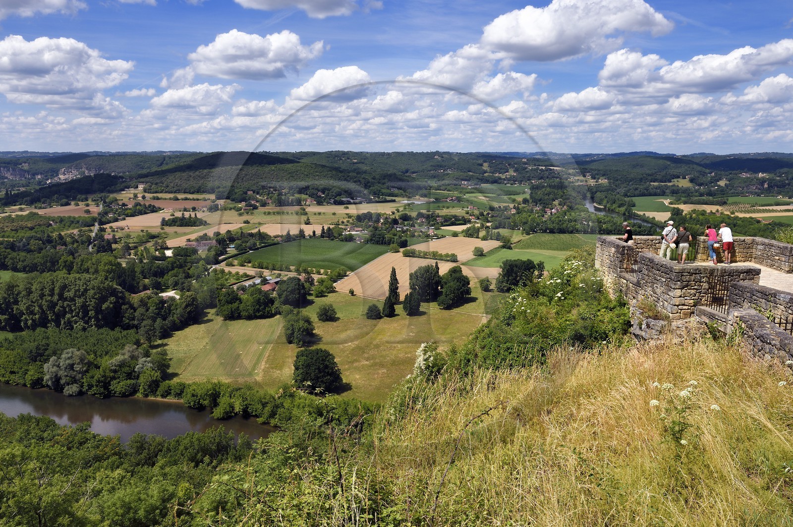 France, Dordogne (24), Périgord Noir, vallée de la Dordogne, vallée de la Dordogne, Domme, labellisé Les Plus Beaux Villages de France, vue panoramique depuis le belvédère de la Barre