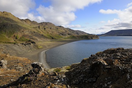 Islande, Région de Reykjavik, vallée de Krisuvik, le lac Kleifarvatn