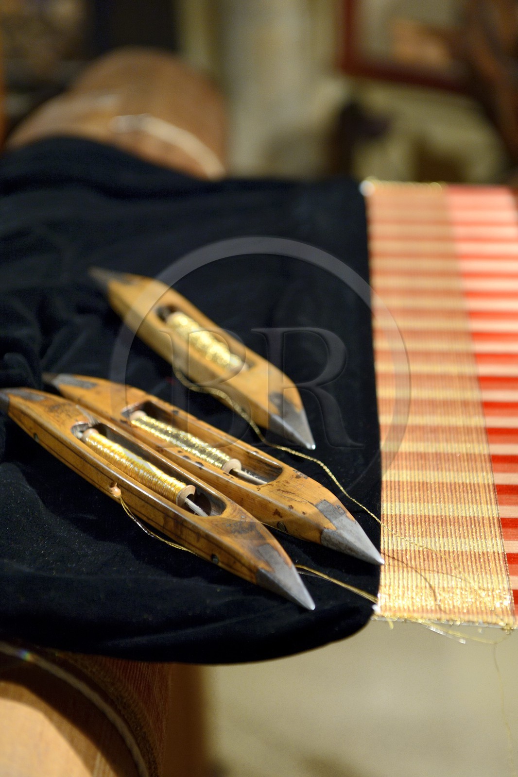 France, Rhône (69), Lyon, site historique classé Patrimoine Mondial de l'UNESCO, Vieux Lyon, quartier Saint-Georges, métier Jacquard de la Soierie Saint-Georges, navette pour le passage du fil d'or