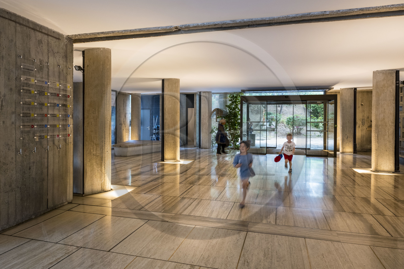 France, Bouches-du-Rhône (13), Marseille, oeuvre architecturale de Le Corbusier, classée Patrimoine Mondial de l'UNESCO, la Cité Radieuse par l'architecte Le Corbusier, le hall conçu comme une agora