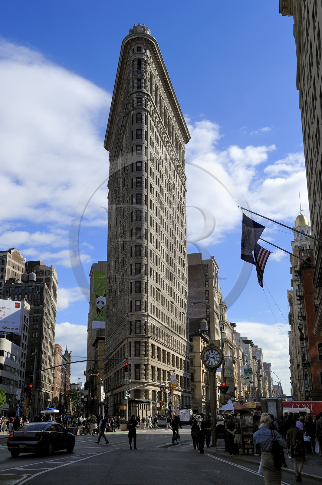 Etats-Unis, New York, Manhattan, quartier de Midtown, Flatiron Building, immeuble en forme de fer à repasser occupé par des bureaux
