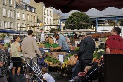 France, Manche (50), Cherbourg, marché dit aux brouettes du samedi matin avec les petits producteurs locaux