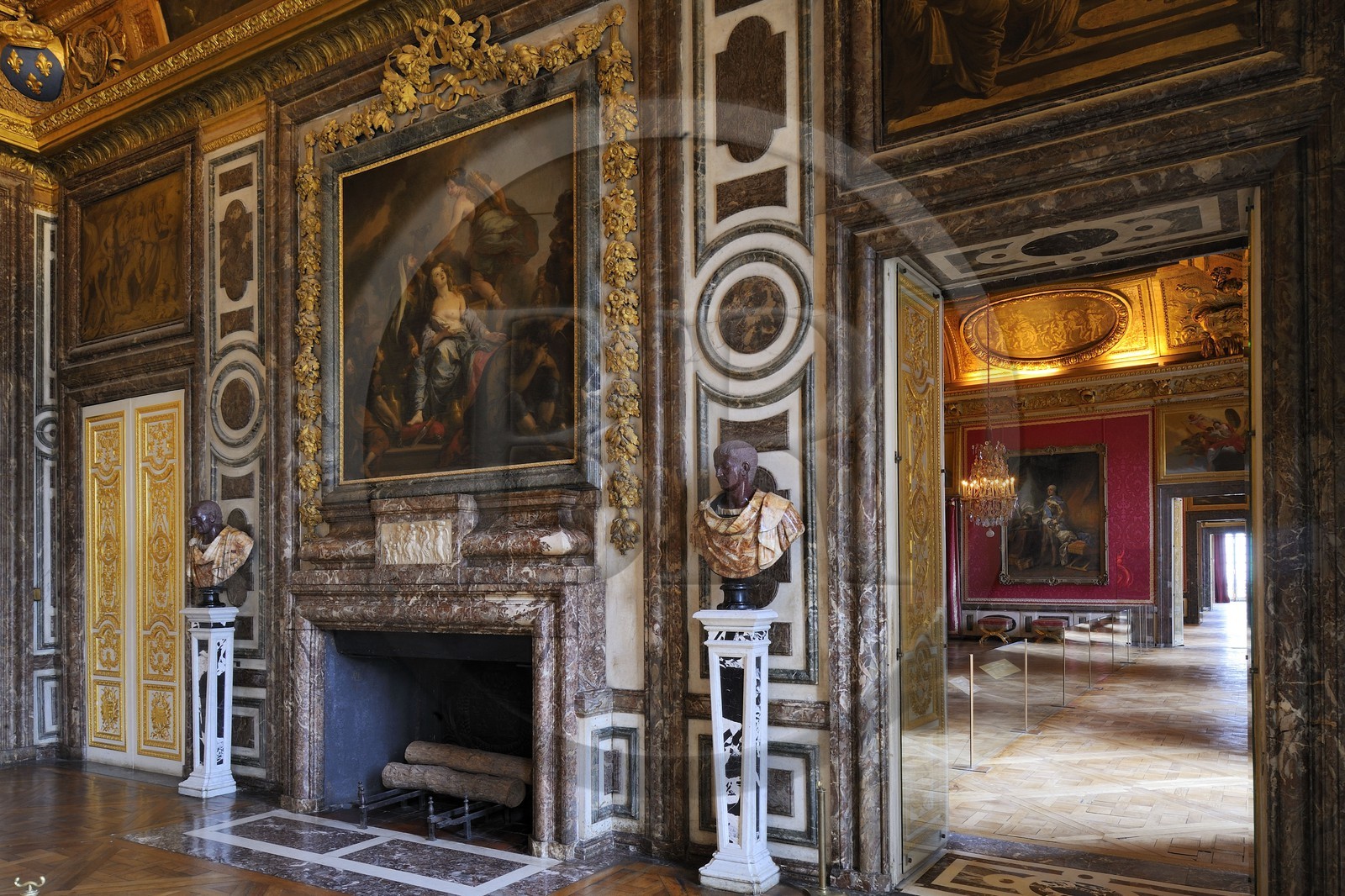 France, Yvelines (78), château de Versailles, classé Patrimoine Mondial de l'UNESCO, les Grands Appartements, salon de Diane et salon de Mars en arrière plan