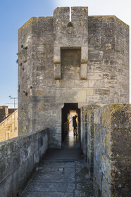 France, Gard, Aigues Mortes, Porte des Remblais tower and walkway on the western ramparts