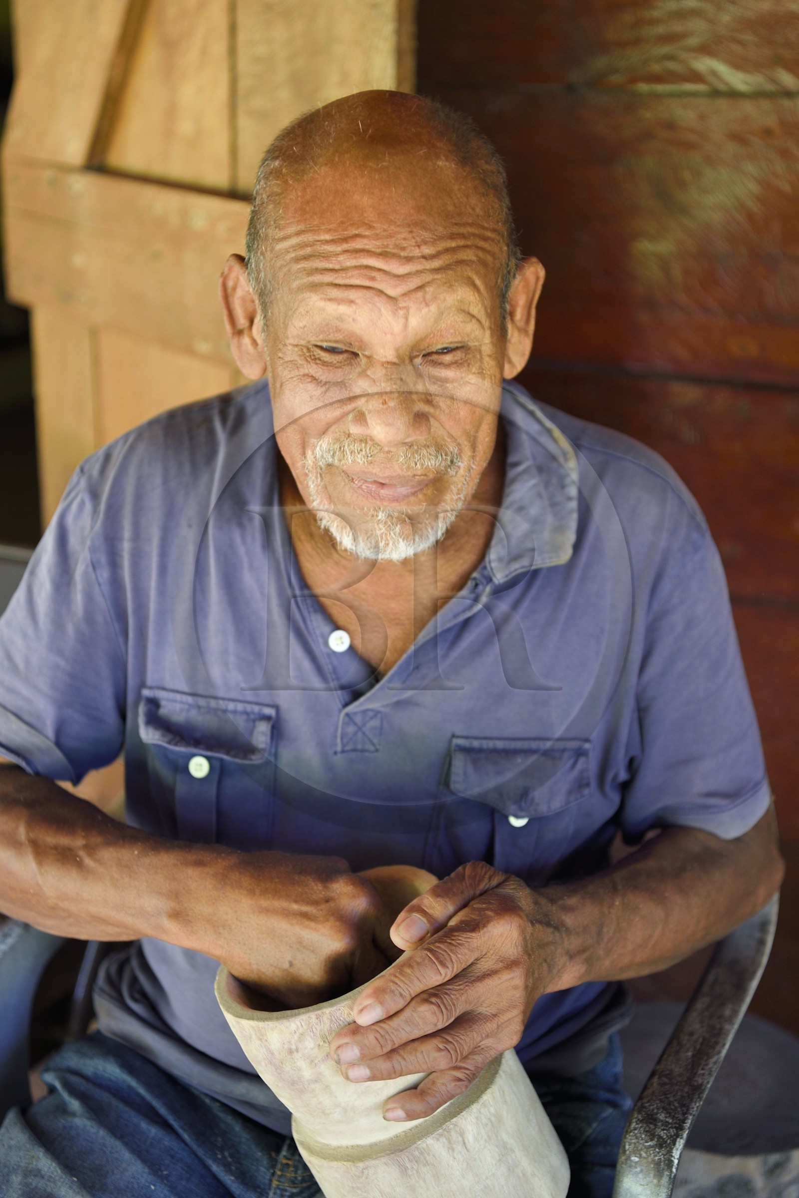 Caraïbes, Ile de la Dominique, Salybia, Territoire Kalinago, Kalinago Barana Autê (le village Caraïbe en bord de mer), grand village des indiens Kalinagos destiné à la mise en valeur et au partage de leurs activités traditionnelles