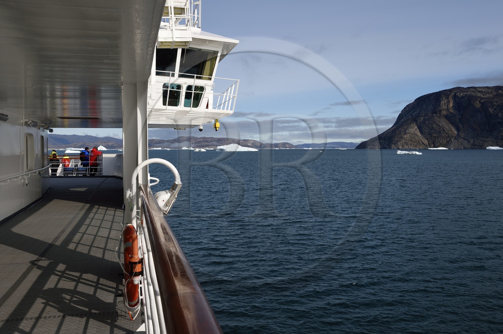 Groenland, cote ouest, baie de Disko, detroit d'Ataa, le bateau de croisière MS Fram de la compagnie Hurtigruten progresse vers le glacier Eqip Sermia (glacier Eqi)