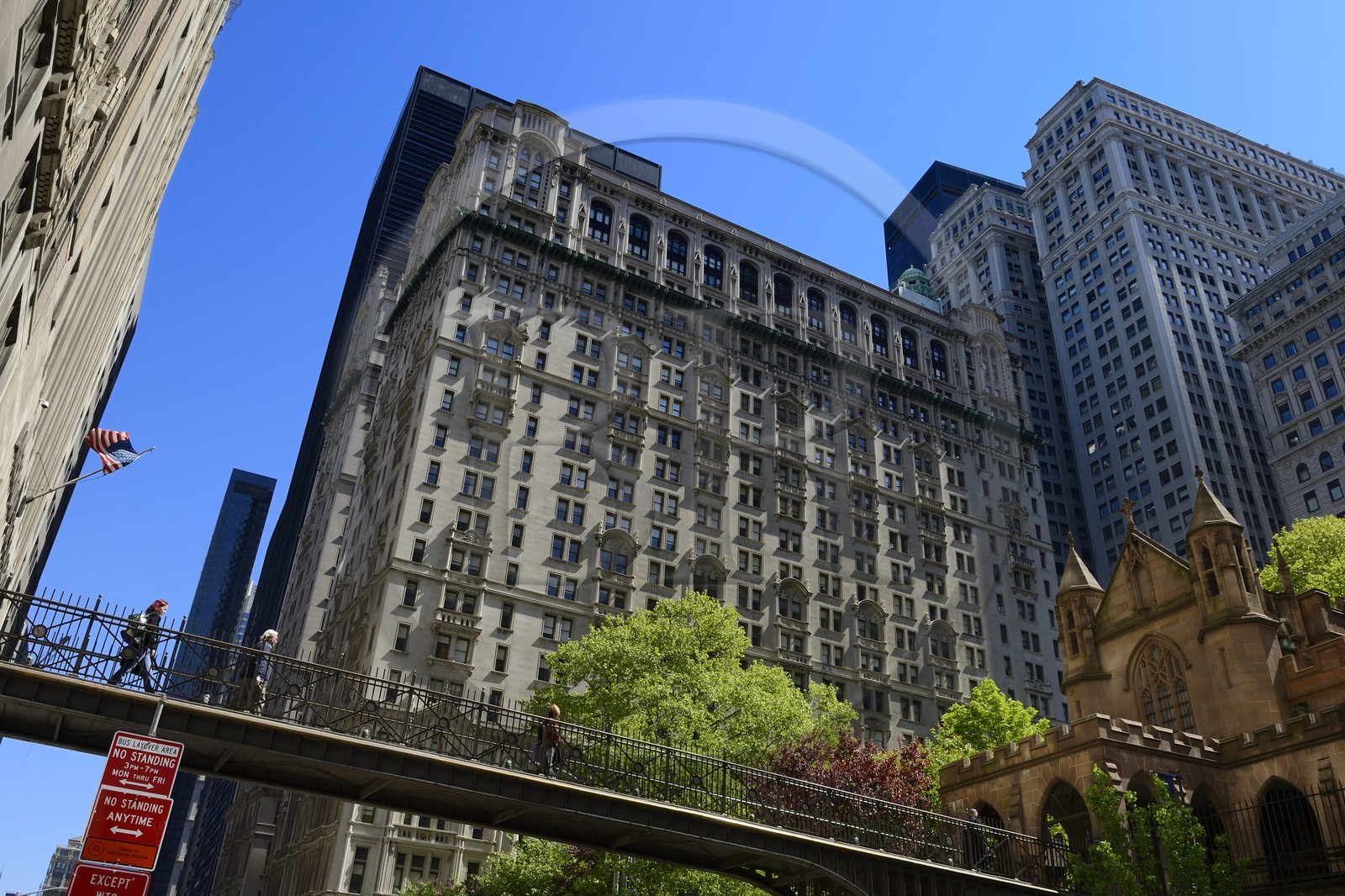 Etats-Unis, New York, Manhattan, Financial District, pont qui mène à Trinity Church