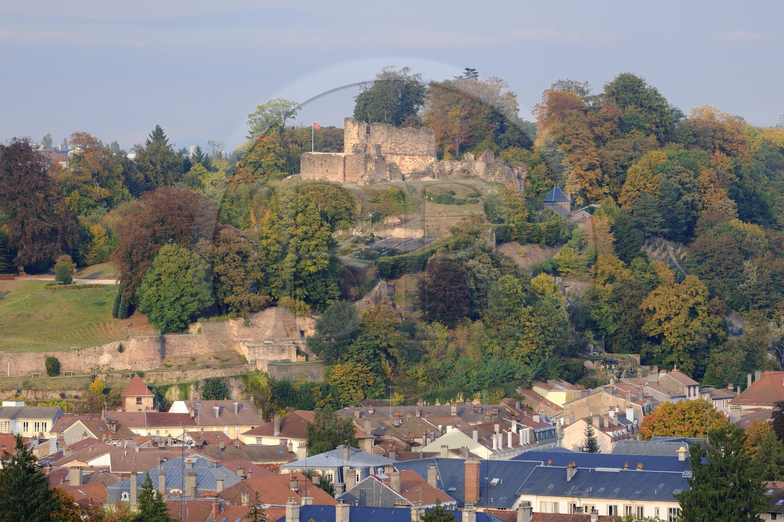 France, Vosges (88), Epinal, ruines du château dominant la ville