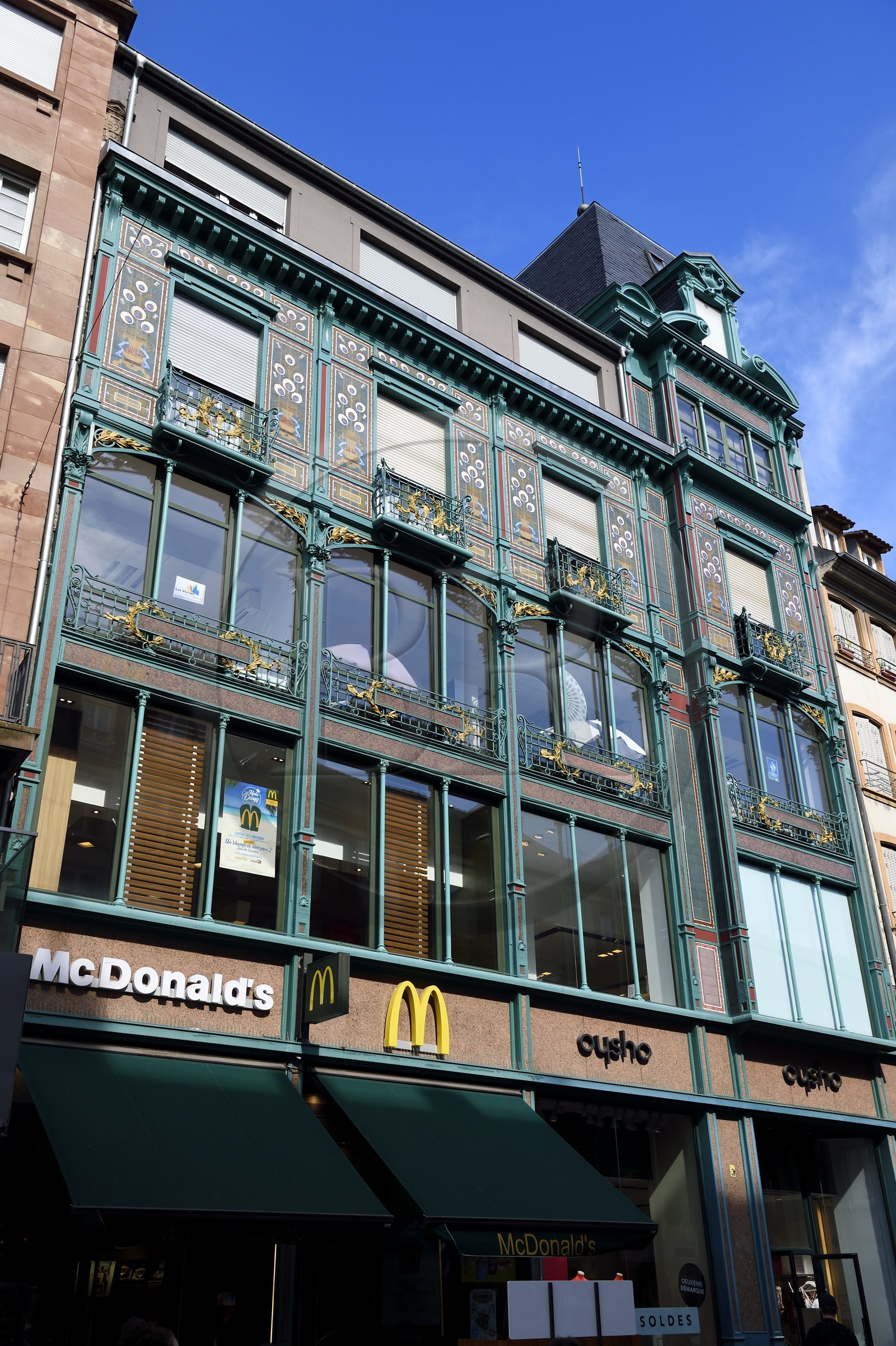 France, Bas-Rhin (67), Strasbourg, vieille ville classée au Patrimoine Mondial de l'UNESCO, Immeuble Art Nouveau aux 33-37 rue des Grandes-Arcades, ancien magasin Manrique