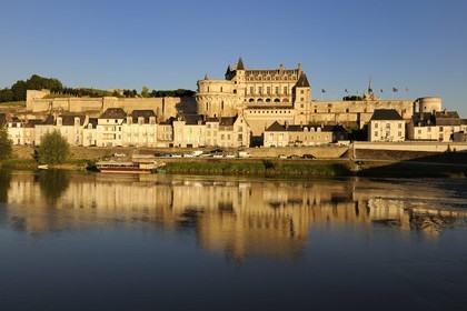 France, Indre et Loire, Amboise, Loire Valley listed as World Heritage by UNESCO, Chateau d'Amboise overhanging the Loire river