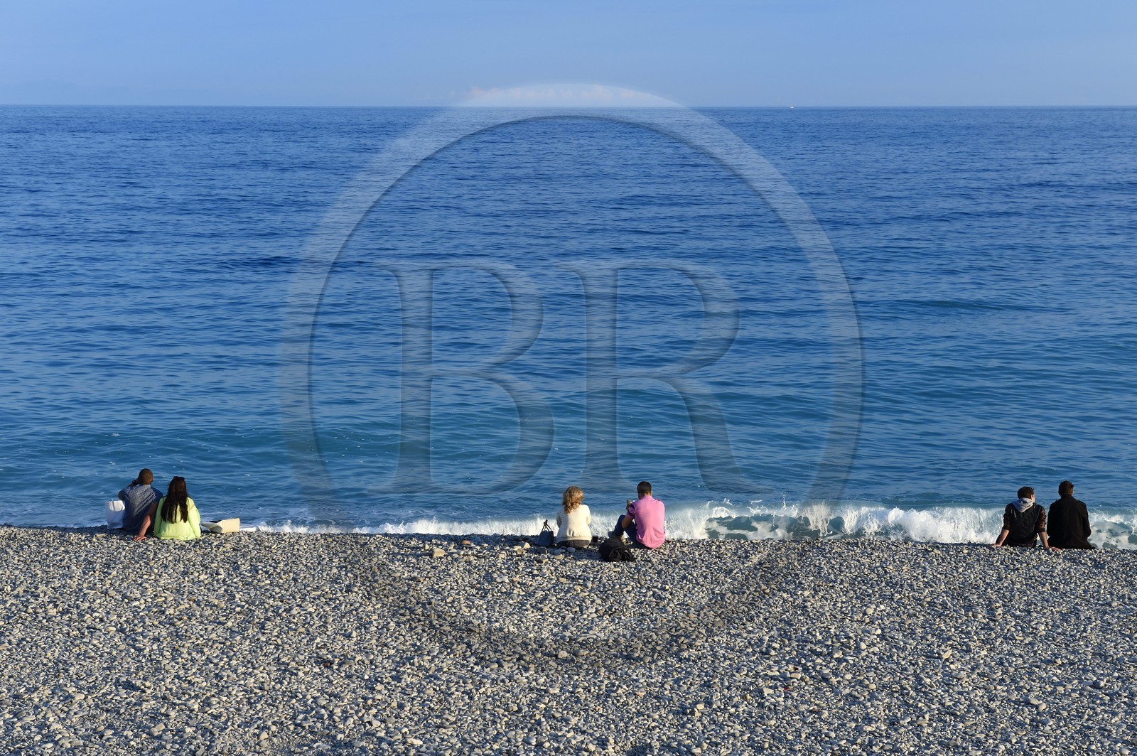 France, Alpes-Maritimes (06), Nice, Promenade des Anglais, couples sur la plage