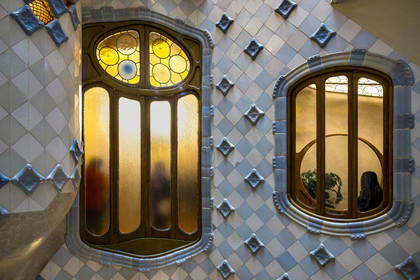 Espagne, Catalogne, Barcelone, quartier de l'Eixample, Passeig de Gracia, Casa Batllo de l'architecte du modernisme catalan Antoni Gaudi, site classé au Patrimoine Mondial de l'UNESCO, cour intérieure