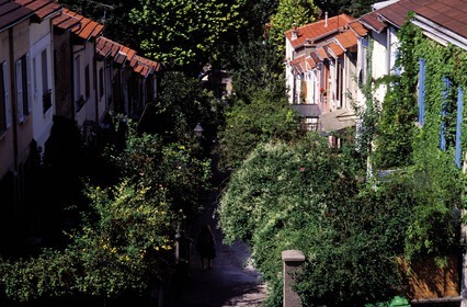 France, Paris (75), La campagne à Paris, maisons avec jardin