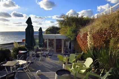 France, Seine-Maritime (76), la commune de Sainte-Adresse voisine du Havre, café Le Bout du Monde vers cap de la Hève