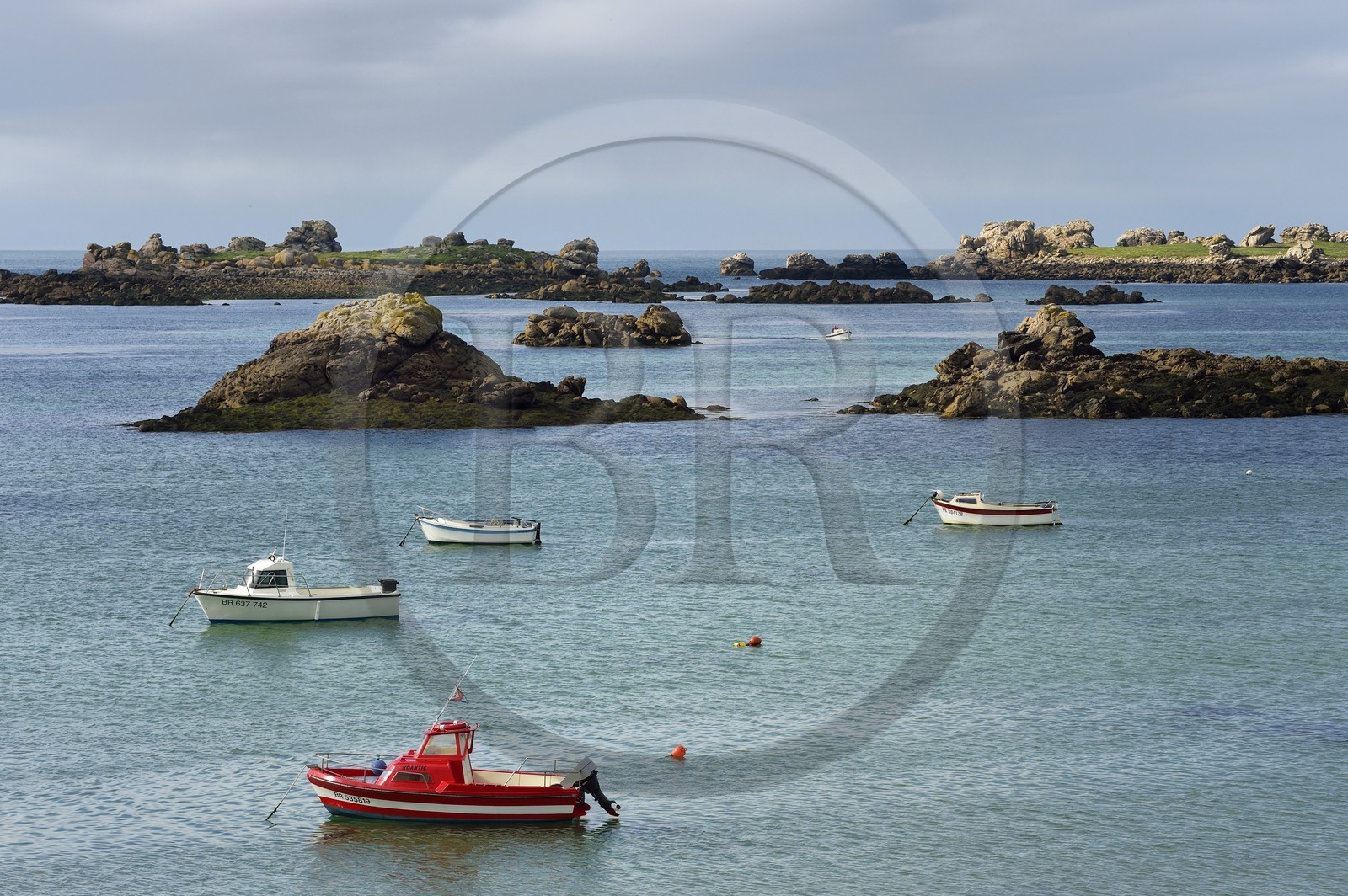 France, Finistere, Pays des Abers, Plouguerneau, Virgin island in the archipelago of Lilia, the Virgin Island Lighthouse seen from Pointe du Kastell Ac'h, is the highest lighthouse in Europe with a height of 82.5 meters