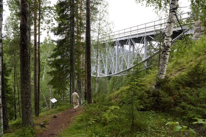 Suède, Comté de Vasterbotten, région d'Umea, la ligne ferroviaire principale du Nord (Norra stambanan), le pont de Tallberg construit en 1881 sur la rivière Öreälven