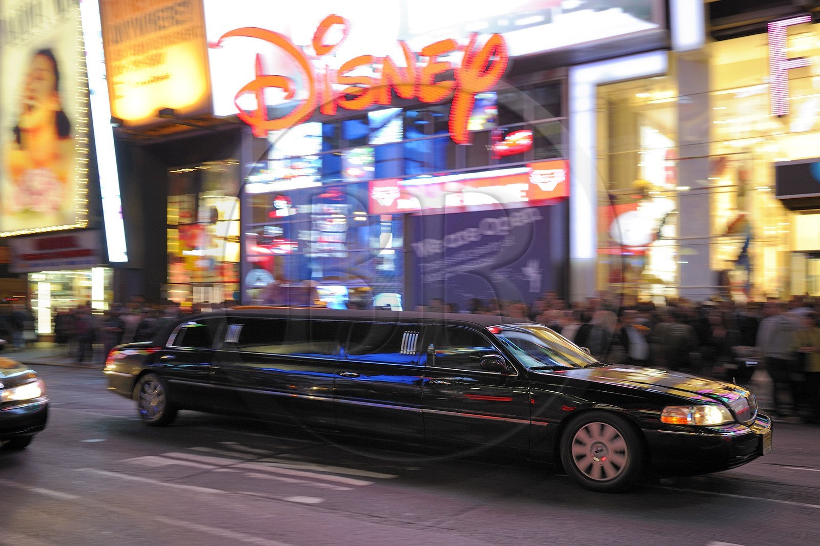 Etats-Unis, New York, Manhattan, Theater district sur Broadway, limousine à Times Square