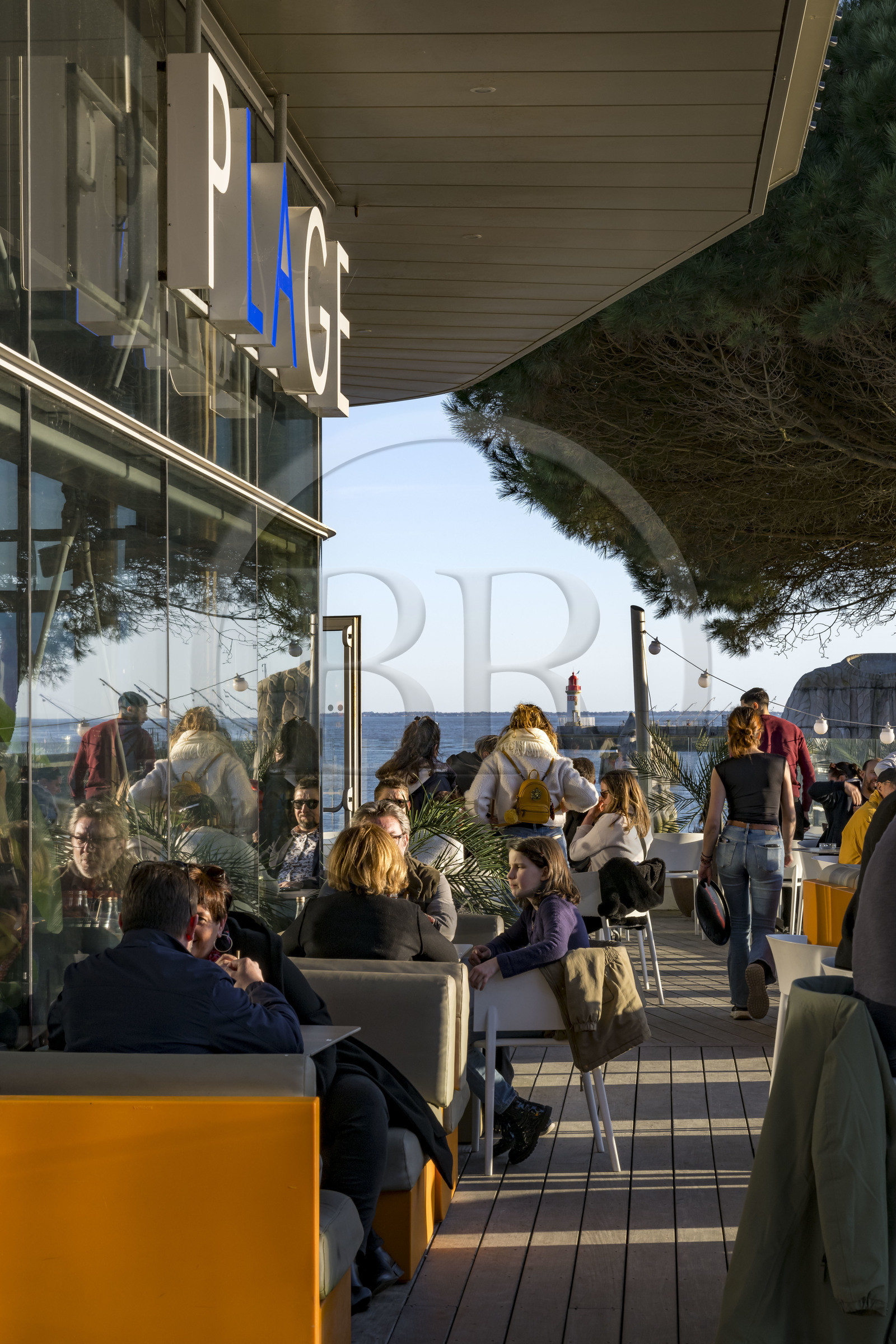 France, Loire-Atlantique (44), Saint-Nazaire, le café La Plage au bout de la jetée Ouest place du Commando