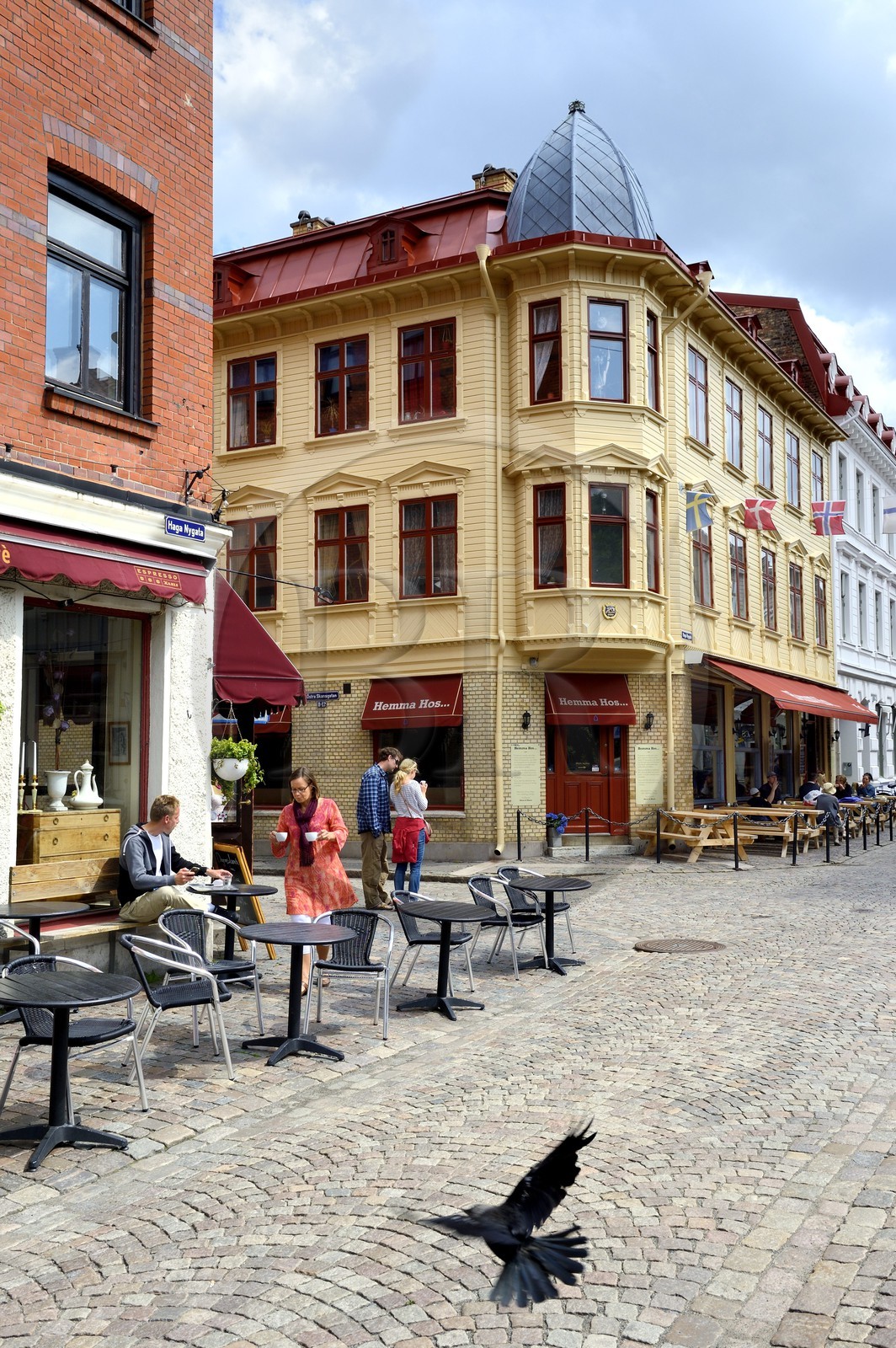 Suède, Västra Götaland, Göteborg (Gothenburg), quartier de Haga, terrasse de Café dans la rue Haga Nygata