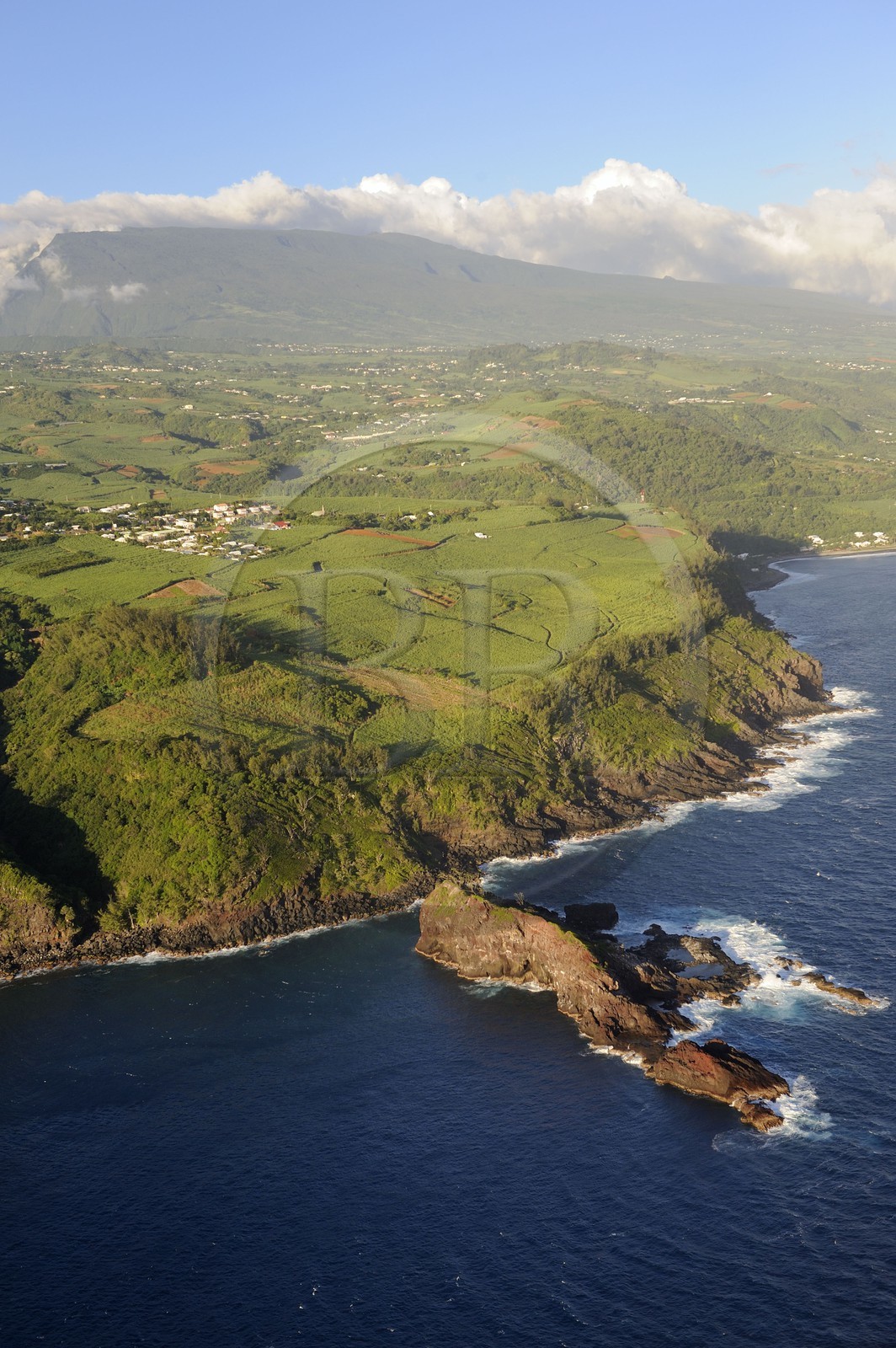 France, île de la Réunion, côte sud, Petite-Ile, baie de Manapani (vue aérienne)