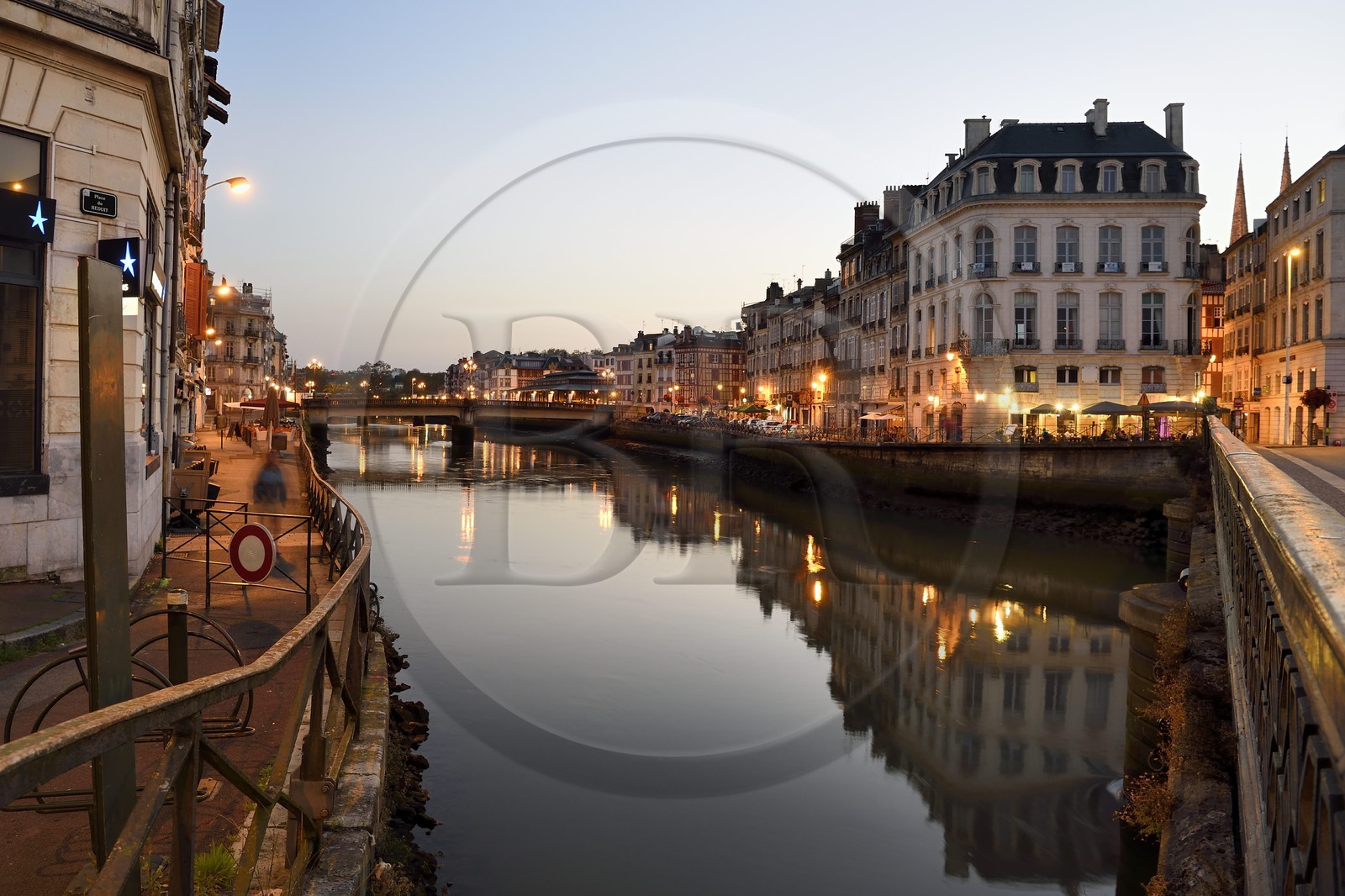 France, Pyrénées-Atlantiques (64), Pays-Basque, Bayonne, les quais de la Nive
