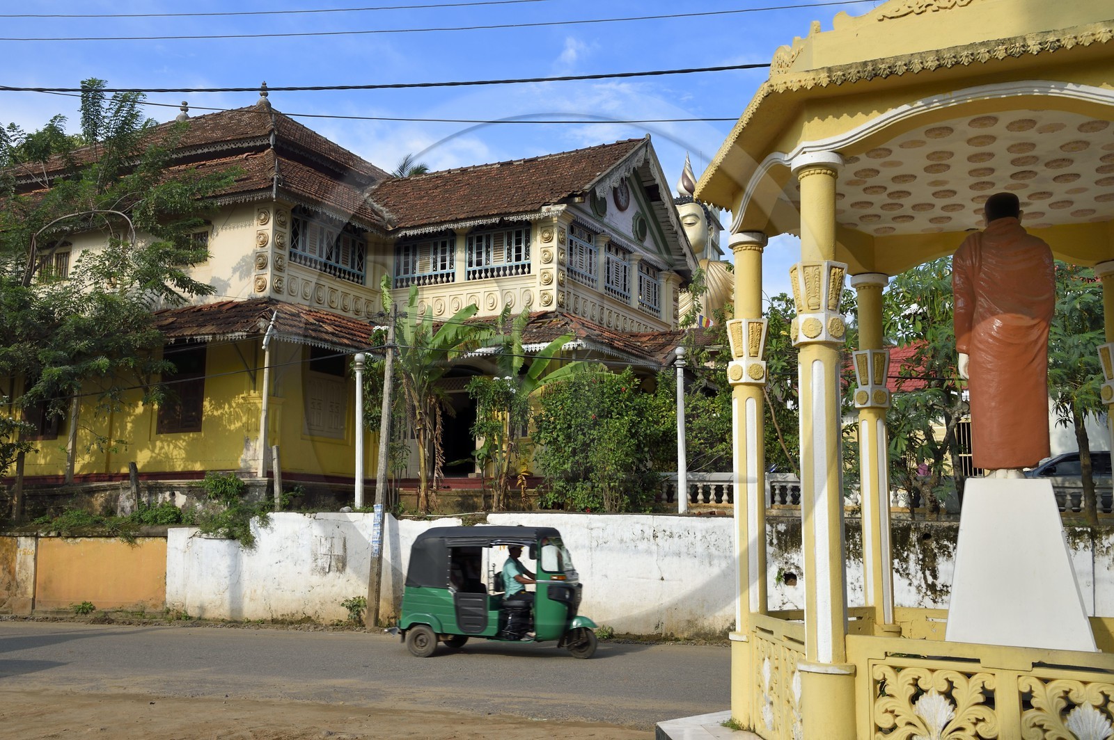 Sri Lanka, Province du Sud, Dikwella, ancienne maison hollandaise de type coloniale attenante au temple bouddhiste Wewurukannala Raja Maha Viharaya