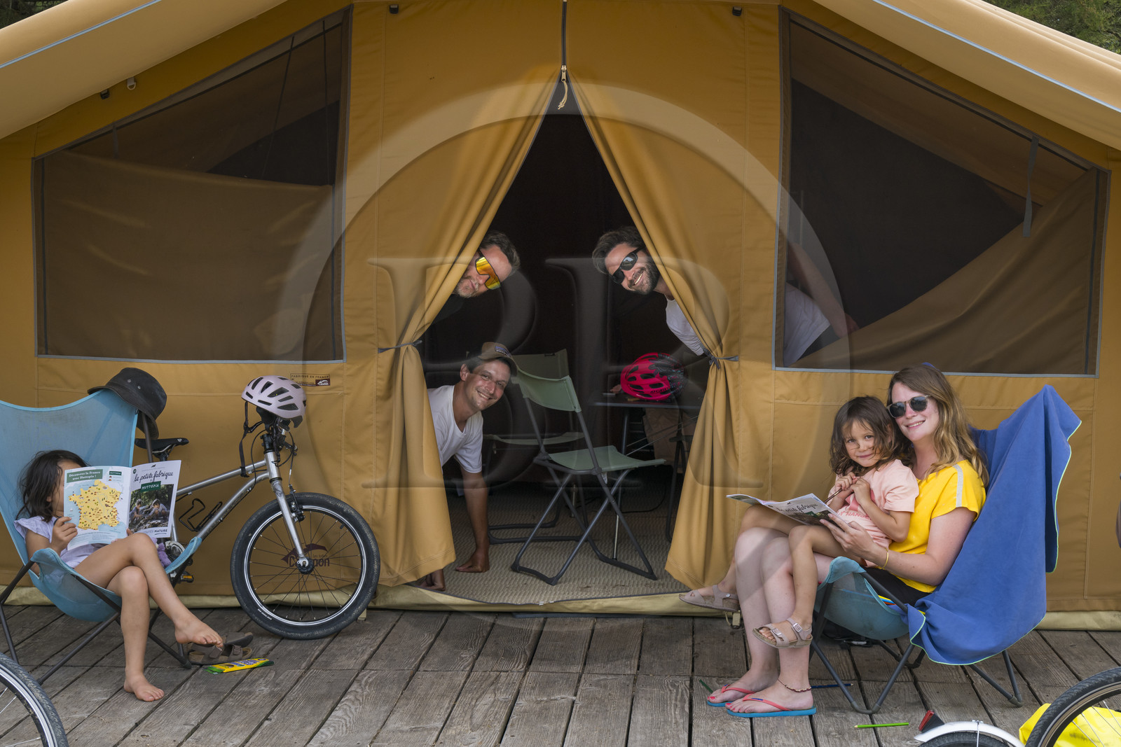 France, Vendée (85), île de Noirmoutier, Noirmoutier-en-l'Ile, Camping Huttopia Noirmoutier, la tente familiale