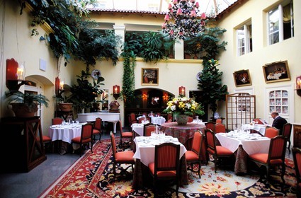 Lituanie (Pays Baltes), Vilnius, hôtel restaurant très réputé Stikliai dans la vieille ville