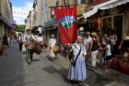France, Var, Provence Verte (Green Provence), Saint-Maximin-la-Sainte-Baume, a provencal group parade on market day