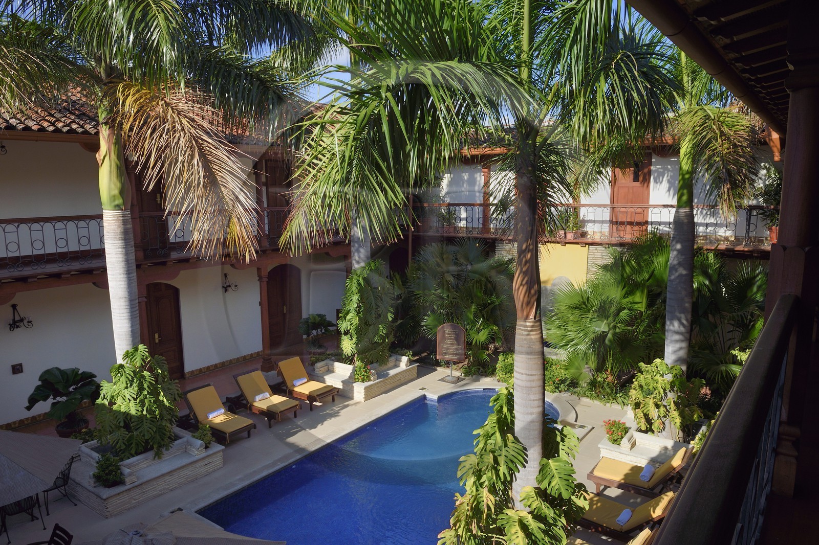 Nicaragua, Granada, maisons coloniales sur le Parque Central (Parque Colon), Hotel Colon