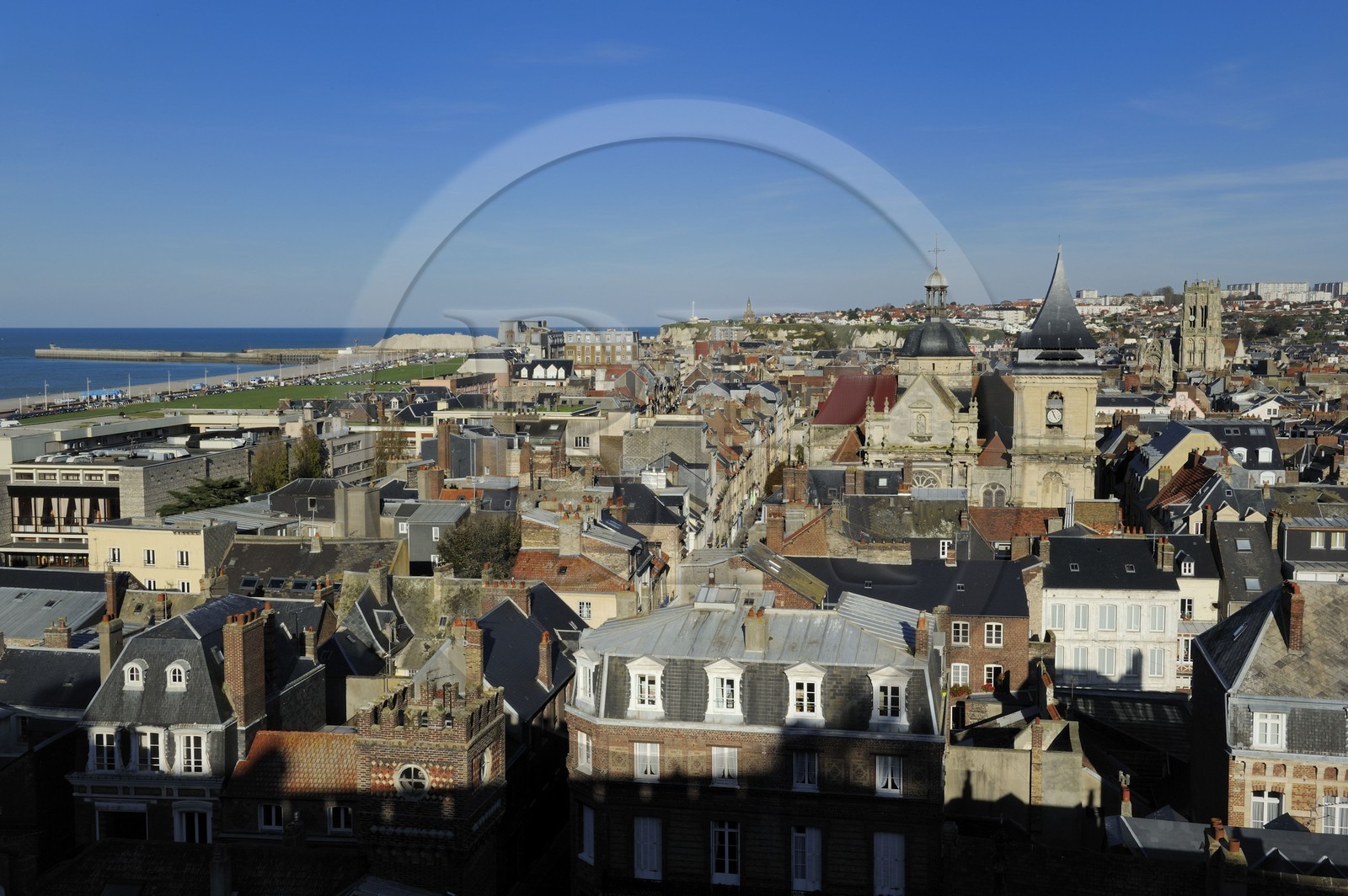 France, Seine-Maritime (76), Dieppe, l'église Saint-Rémy et l'église Saint-Jacques en arrière plan