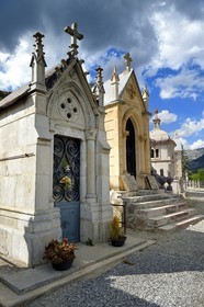 France, Alpes-de-Haute-Provence (04), vallée de l'Ubaye, le cimetière de Jausiers, tombe de Louis Fortoul qui fit construire la Villa mexicaine connue sous le nom de château des Magnans à son retour du Mexique