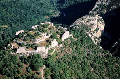 France, Aude (11), château cathare de Termes dans la forêt des Corbières (vue aérienne)