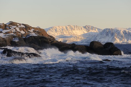 Norvège, Nordland, iles des Westeralen, région de Myre, la côte au large de Sto