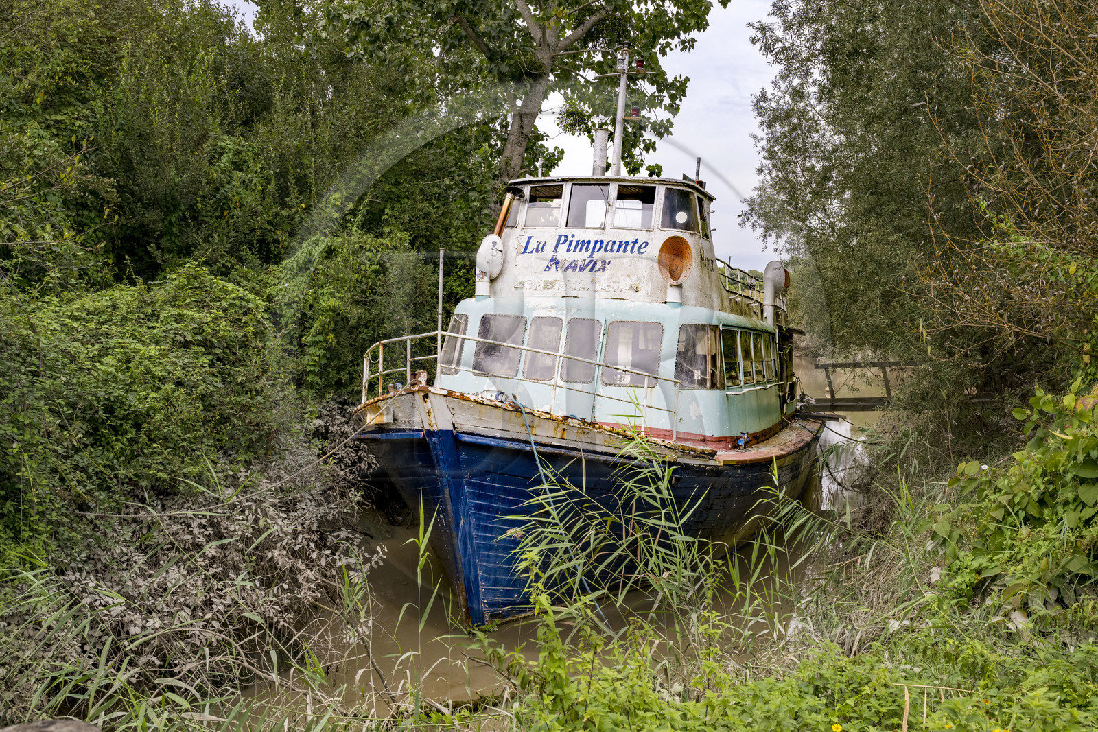 France, Loire-Atlantique (44), Saint-Jean-de-Boiseau, Chantier Marlo, charpente navale, le bateau La Pimpante en attente de réfection