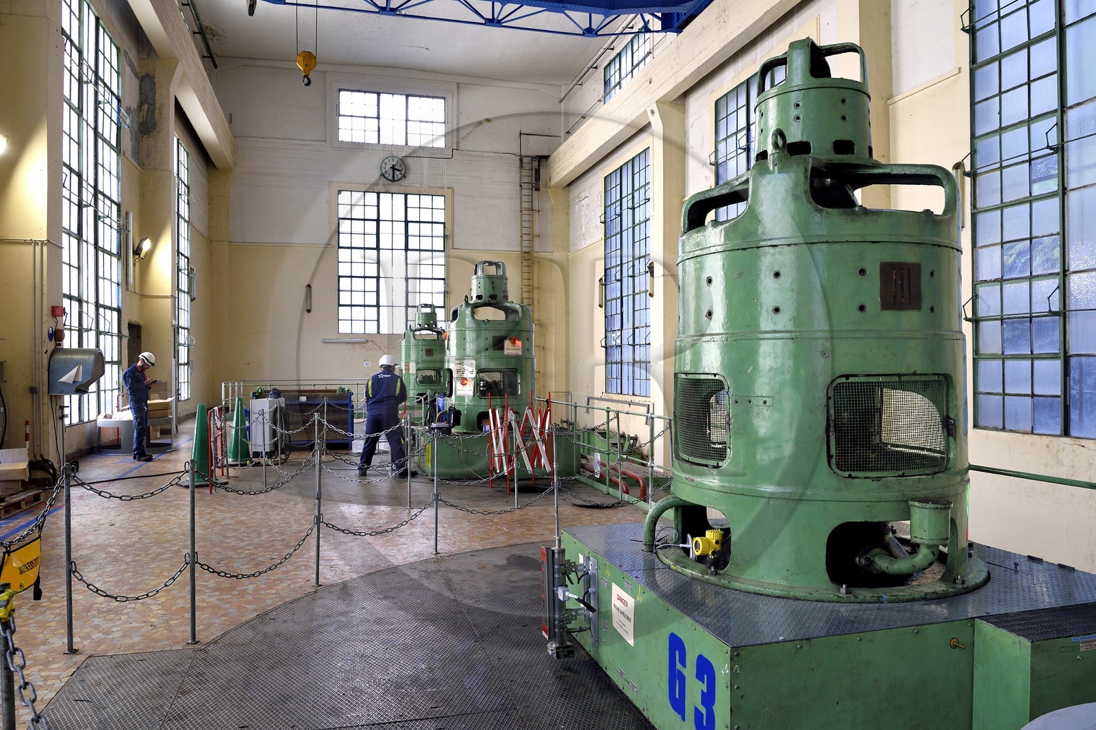 France, Alpes-de-Haute-Provence (04), barrage du lac de Castillon qui retient les eaux du Verdon, les alternateurs