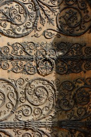 France, Paris (75), île de la Cité, la cathédrale Notre-Dame, porte décorée du portail central