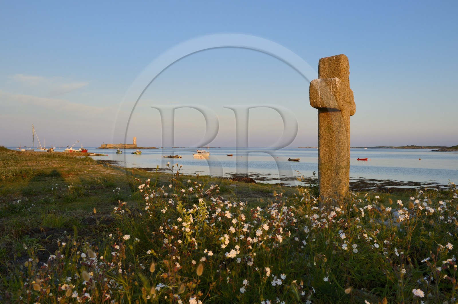 France, Finistère (29), La Foret Fouesnant, archipel des Glénan, Ile Saint-Nicolas, il n'y a pas de chapelle sur l'île mais une simple croix