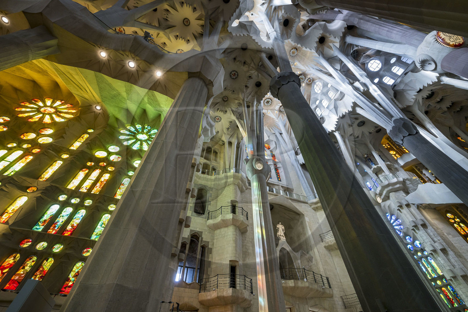 Espagne, Catalogne, Barcelone, quartier de l'Eixample, basilique de la Sagrada Familia de l'architecte du modernisme catalan Antoni Gaudi classée Patrimoine Mondial de l'UNESCO, le côté ouest de la Nef et l'intérieur de la facade de la Passion dédié à Marie mère de Jésus