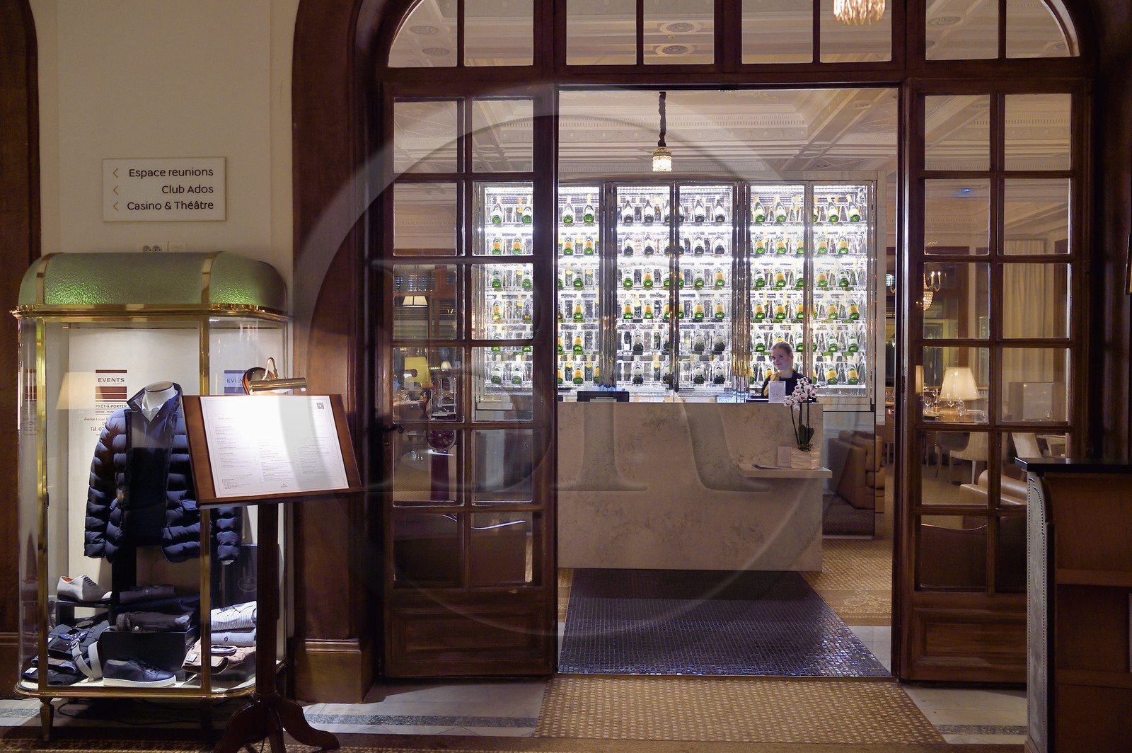 France, Calvados (14), Pays d'Auge, Deauville, l'Hotel Normandy Barriere, entrée d'un des restaurants