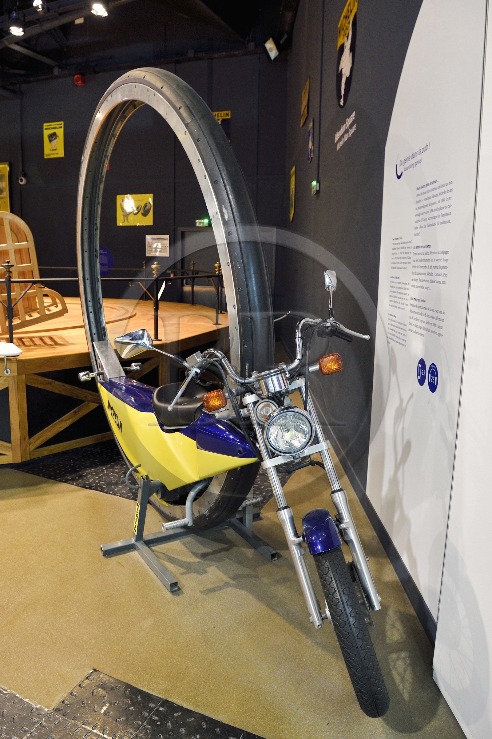 France, Puy-de-Dôme (63), Clermont-Ferrand, L'Aventure Michelin, musée retraçant toutes les activités du groupe Michelin, prototype de moto crée à des fins publicitaires