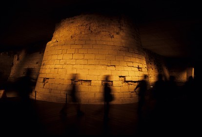 France, Paris (75), Le Louvre médiéval, les fossés du château de Philippe Auguste