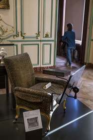 France, Paris (75), quartier du Marais, Musée Carnavalet, fauteuil de Voltaire estampillé du menuisier Charles-François Normand vers 1775