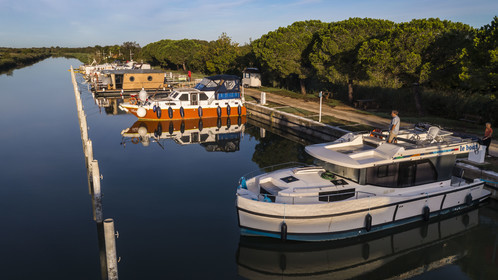 France, Gard, the Petite Camargue, Vauvert, pleasure boat Le Boat in the port of Gallician on the Rhone to Sète canal early morning
