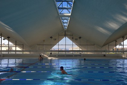 France, Calvados (14), Pays d'Auge, Deauville, la piscine olympique par l'architecte Roger Taillibert