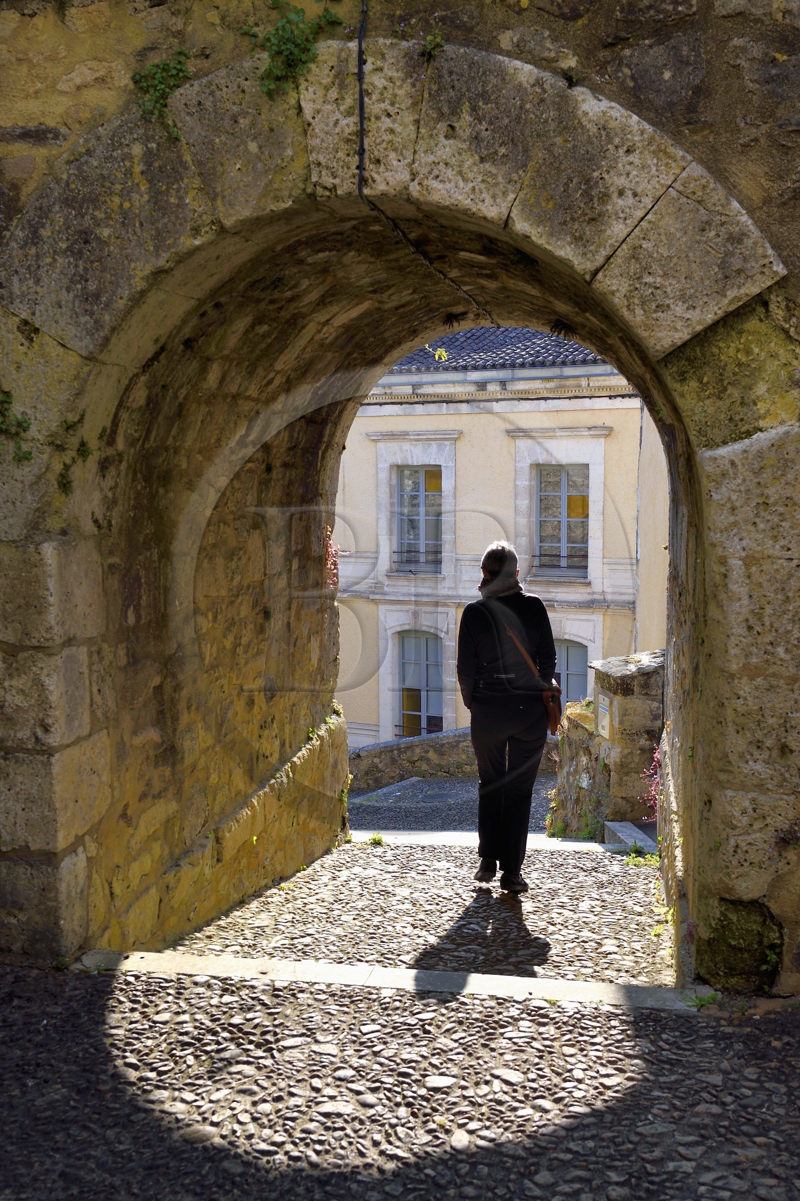 France, Dordogne (24), Périgord Vert, Nontron, passage sous la rue des Chèvres