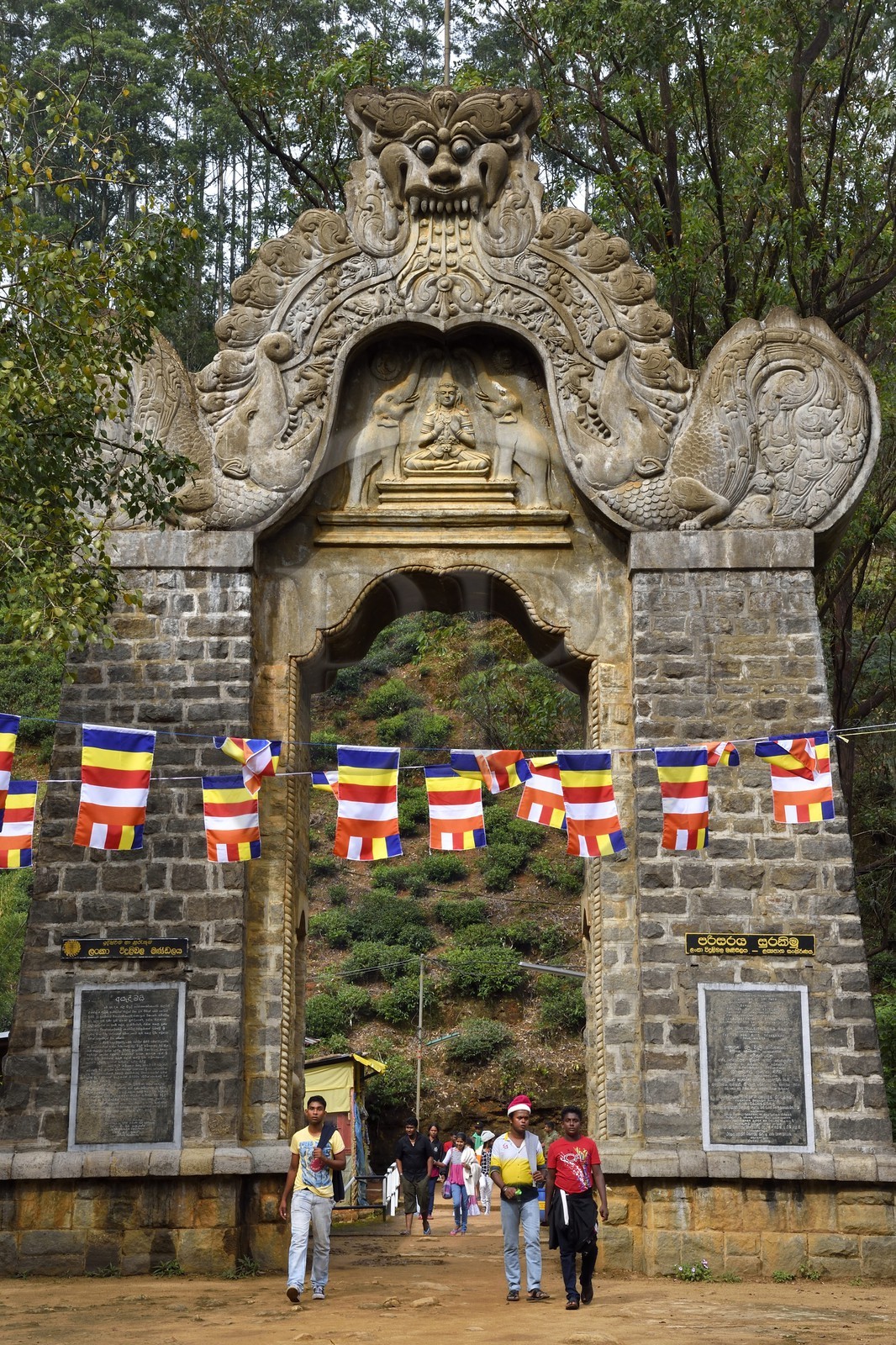 Sri Lanka, center province, Dalhousie, monumental gate of a temple on the way to Adam's Peak