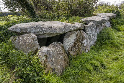 France, Côtes-d'Armor (22), Côte de Granit Rose, Trégastel, allée couverte Kerguntuil vestige du néolithique final