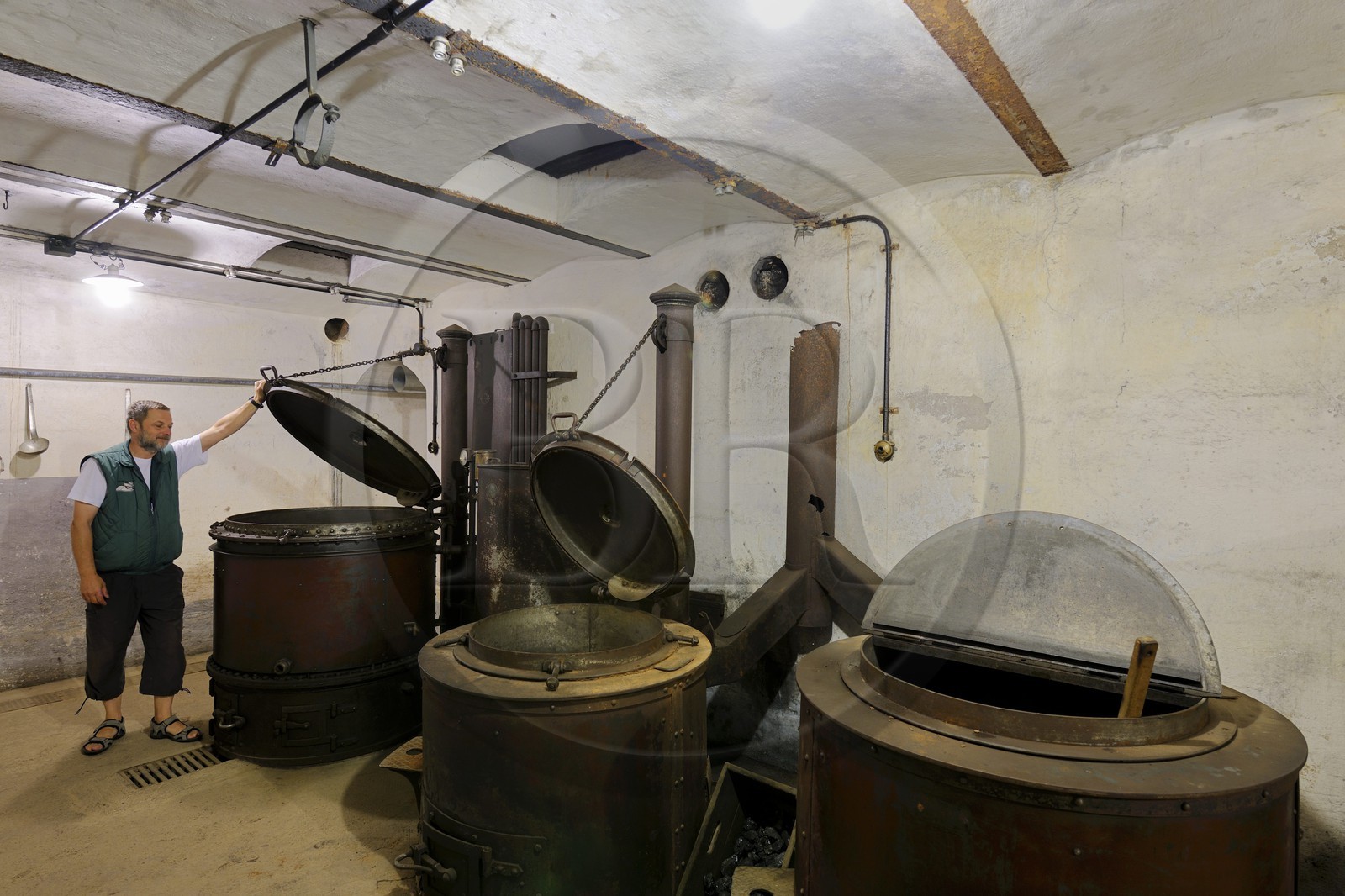 France, Bas-Rhin (67), le Fort de Mutzig,  cuisine d'un des abris d'infanterie dans la Feste