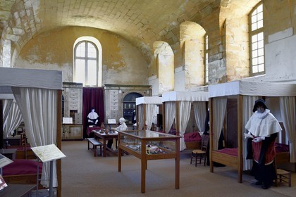 France, Dordogne (24), Périgord Noir, Hautefort, l'ancien hôpital d'Hautefort (ou hospice d'Hautefort) abrite le musée de la Médecine